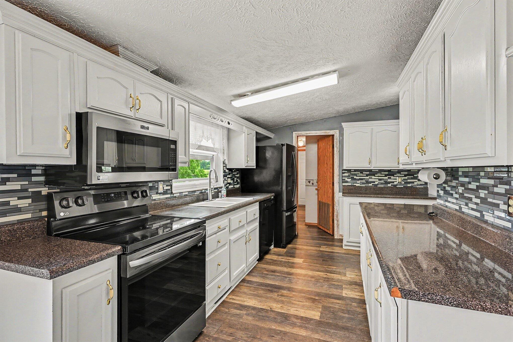 13191 Harder Road Three Rivers, MI 49093 - Photo 8 of 32 Main Level
