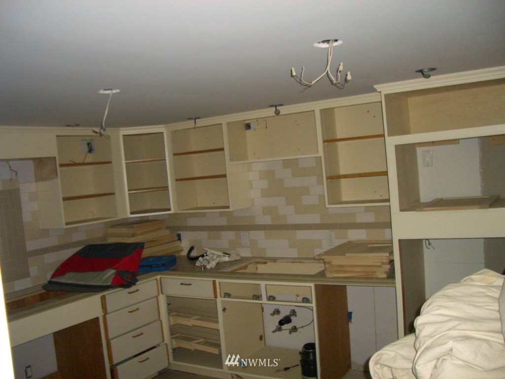 3307 Northeast 6th Place Renton, WA 98056 - Photo 4 of 9