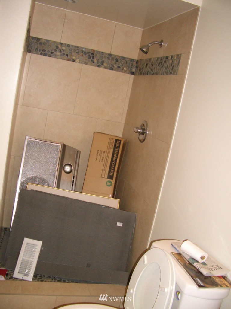 3307 Northeast 6th Place Renton, WA 98056 - Photo 7 of 9