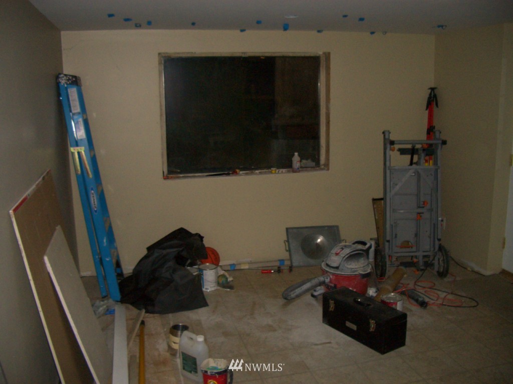 3307 Northeast 6th Place Renton, WA 98056 - Photo 8 of 9
