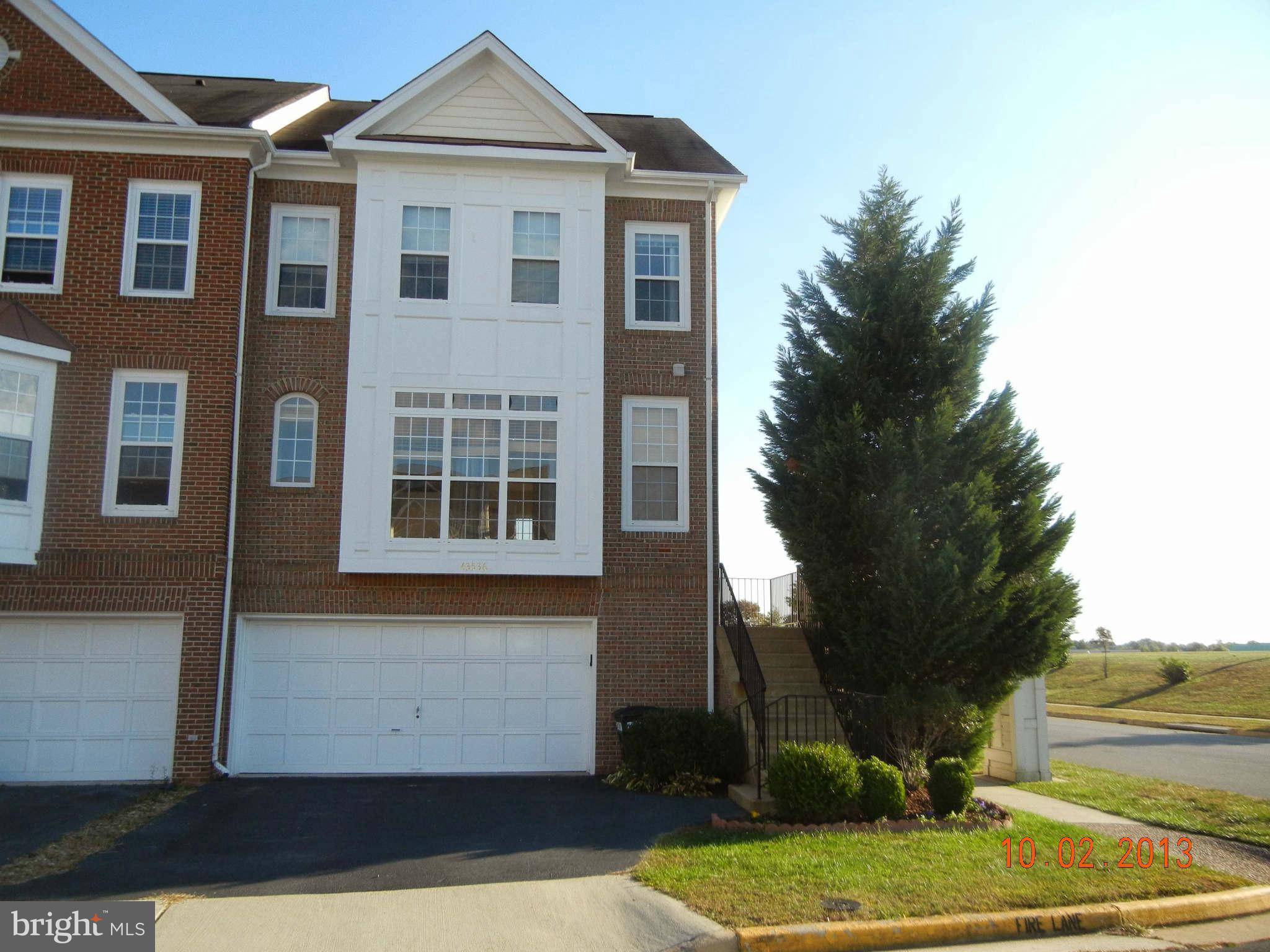 43536 Gabriel Square Chantilly, VA 20152 - Photo 1 of 25 Exterior (Front)