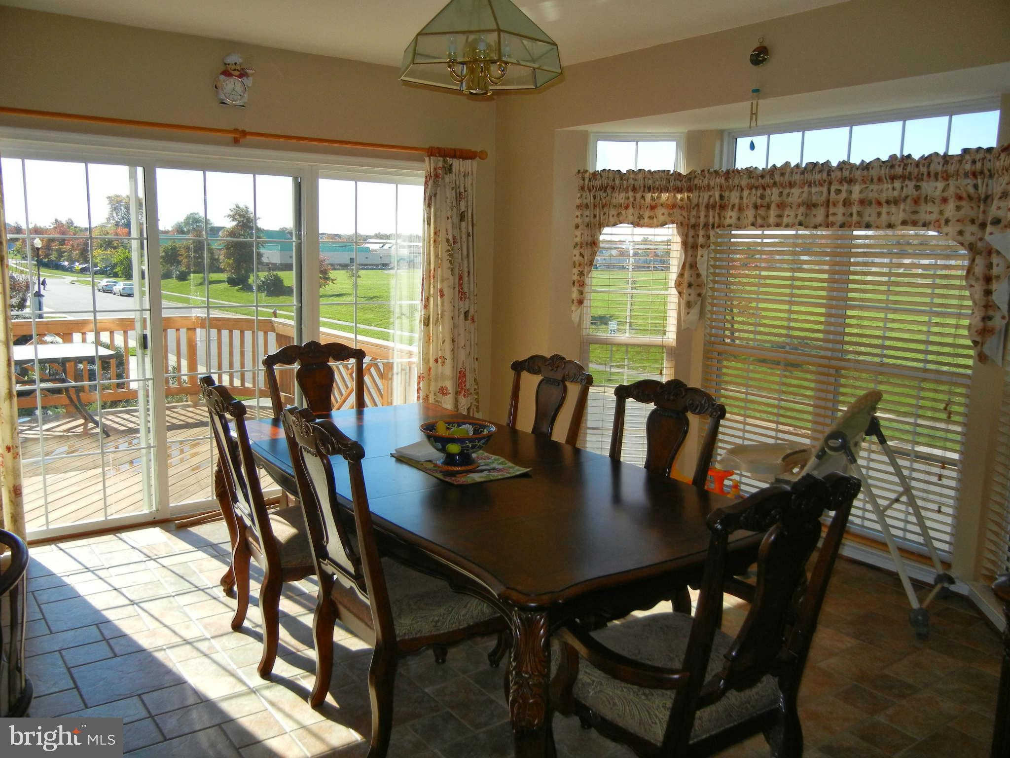 43536 Gabriel Square Chantilly, VA 20152 - Photo 10 of 25 Breakfast room
