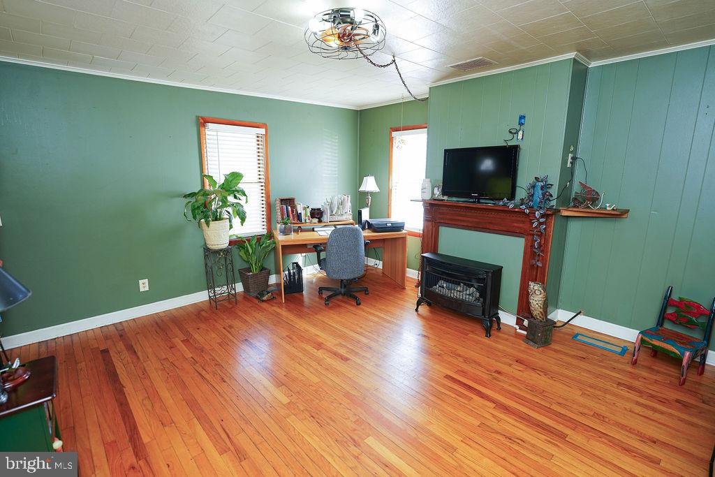 212 Main Street Preston, MD 21655 - Photo 5 of 40 a living room with furniture and a flat screen tv