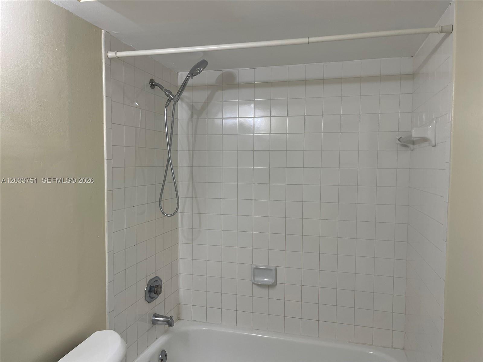 3252 Foxcroft Road, Unit 307 Miramar, FL 33025 - Photo 29 of 41 2nd - tub
