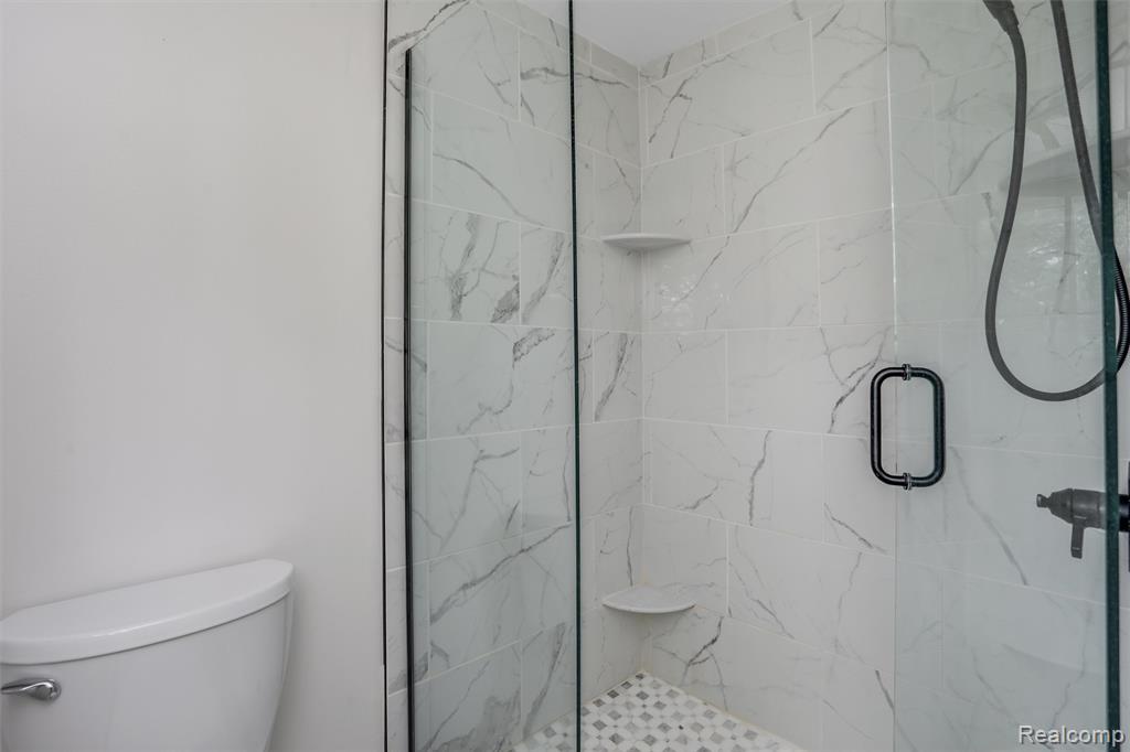 684 Abbey Court Rochester, MI 48307 - Photo 22 of 33