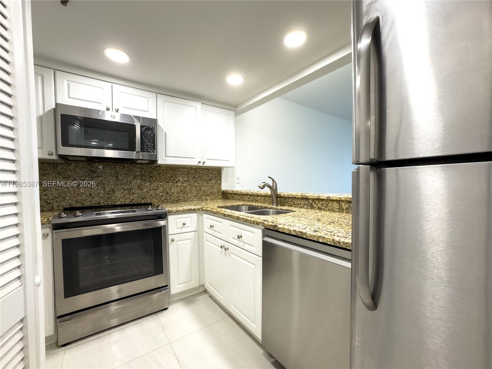 540 Brickell Key Drive, Unit 416 Miami, FL 33131 - Photo 4 of 10