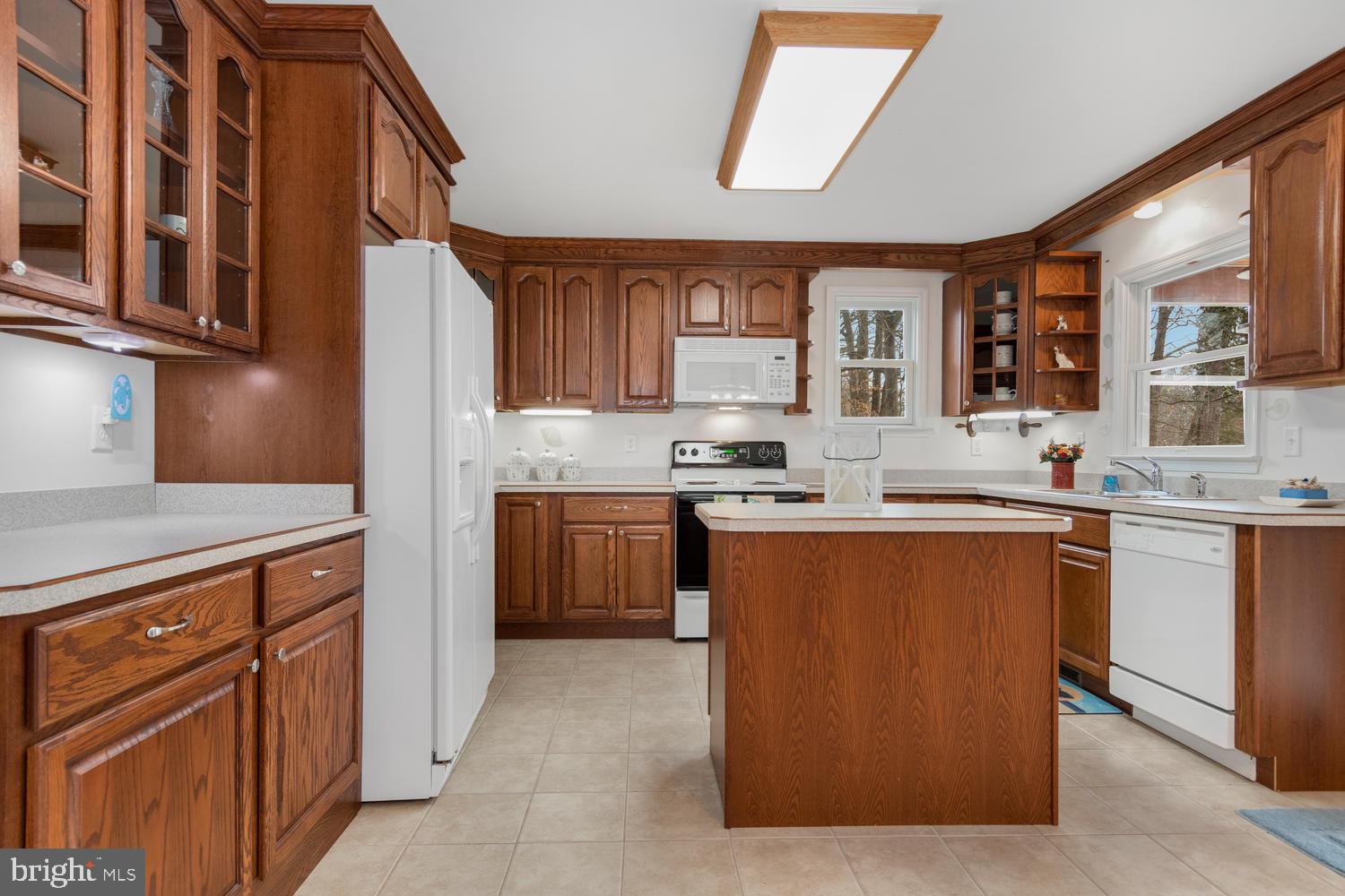 31709 West Edge Road Millington, MD 21651 - Photo 16 of 35 Center kitchen island