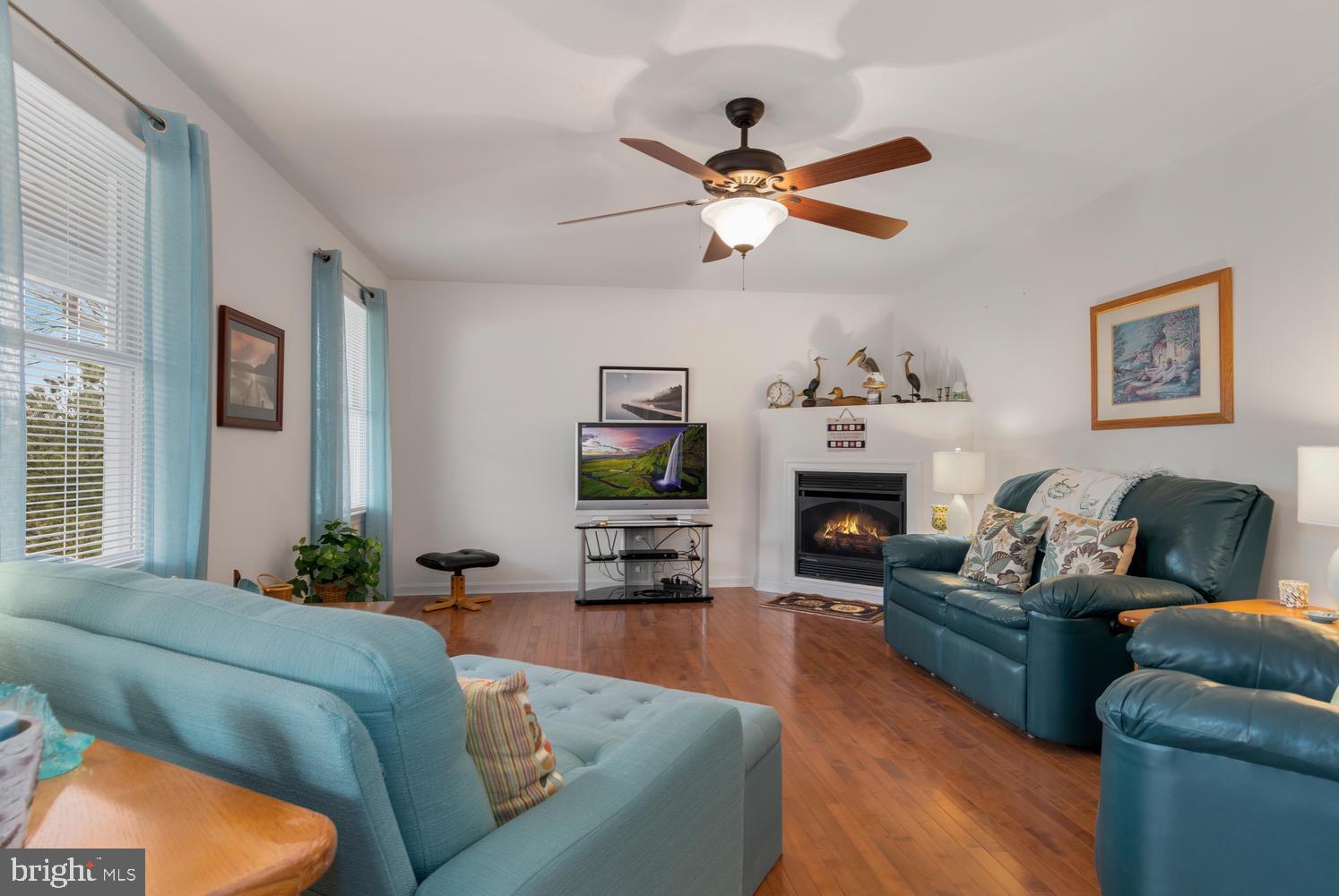 31709 West Edge Road Millington, MD 21651 - Photo 5 of 35 Large living room