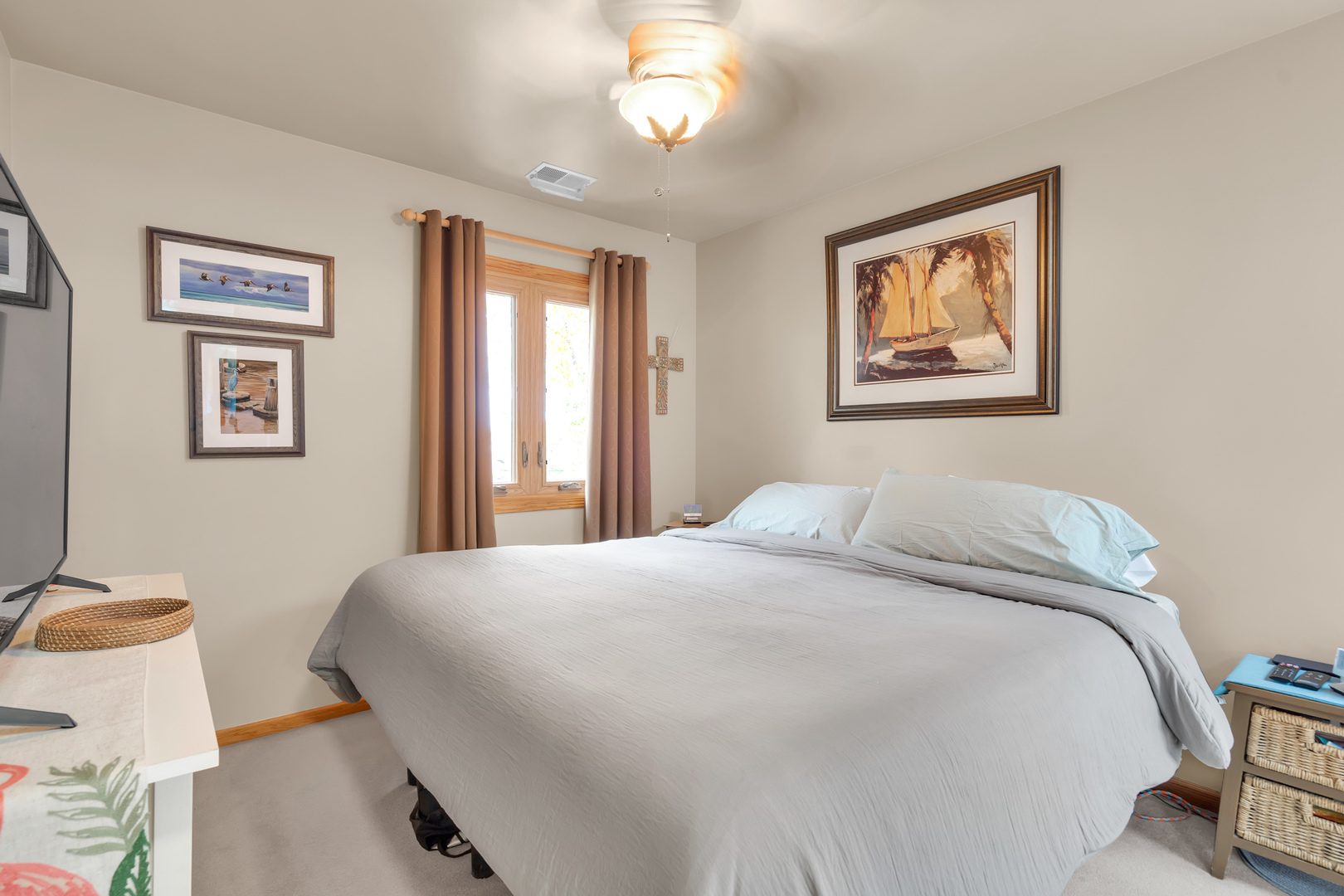 6528 Ridge Drive Chicago Ridge, IL 60415 - Photo 15 of 33 a bedroom with a bed and a window