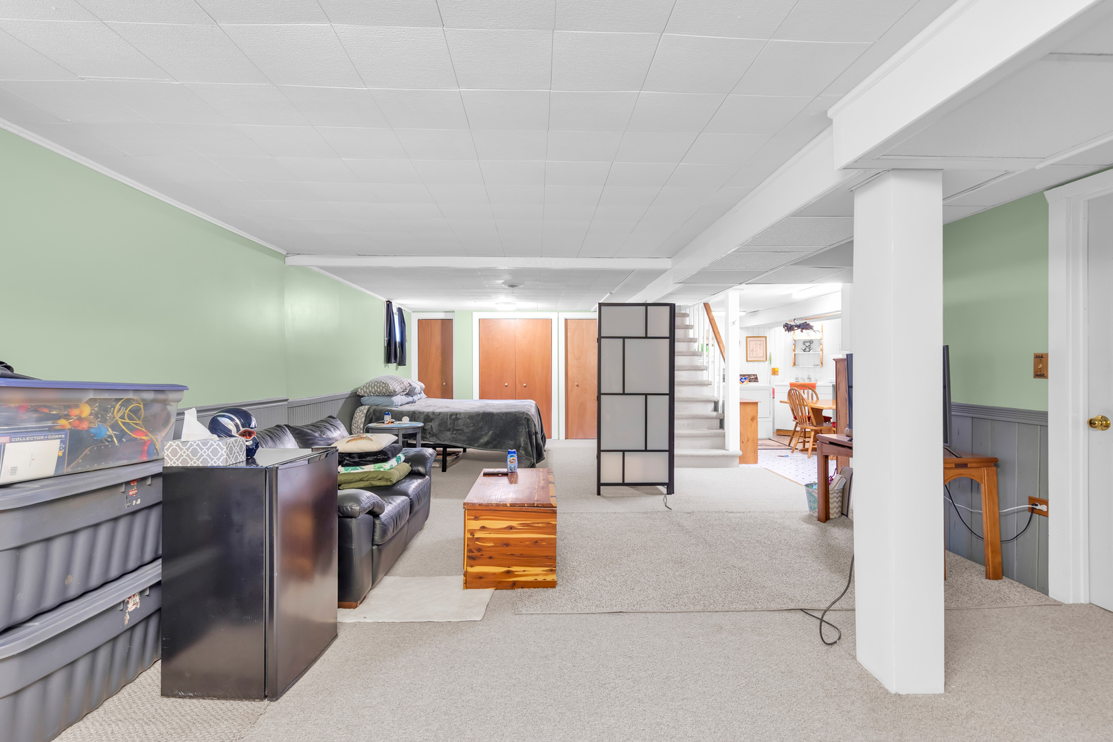 6528 Ridge Drive Chicago Ridge, IL 60415 - Photo 24 of 33 a view of a livingroom with workspace