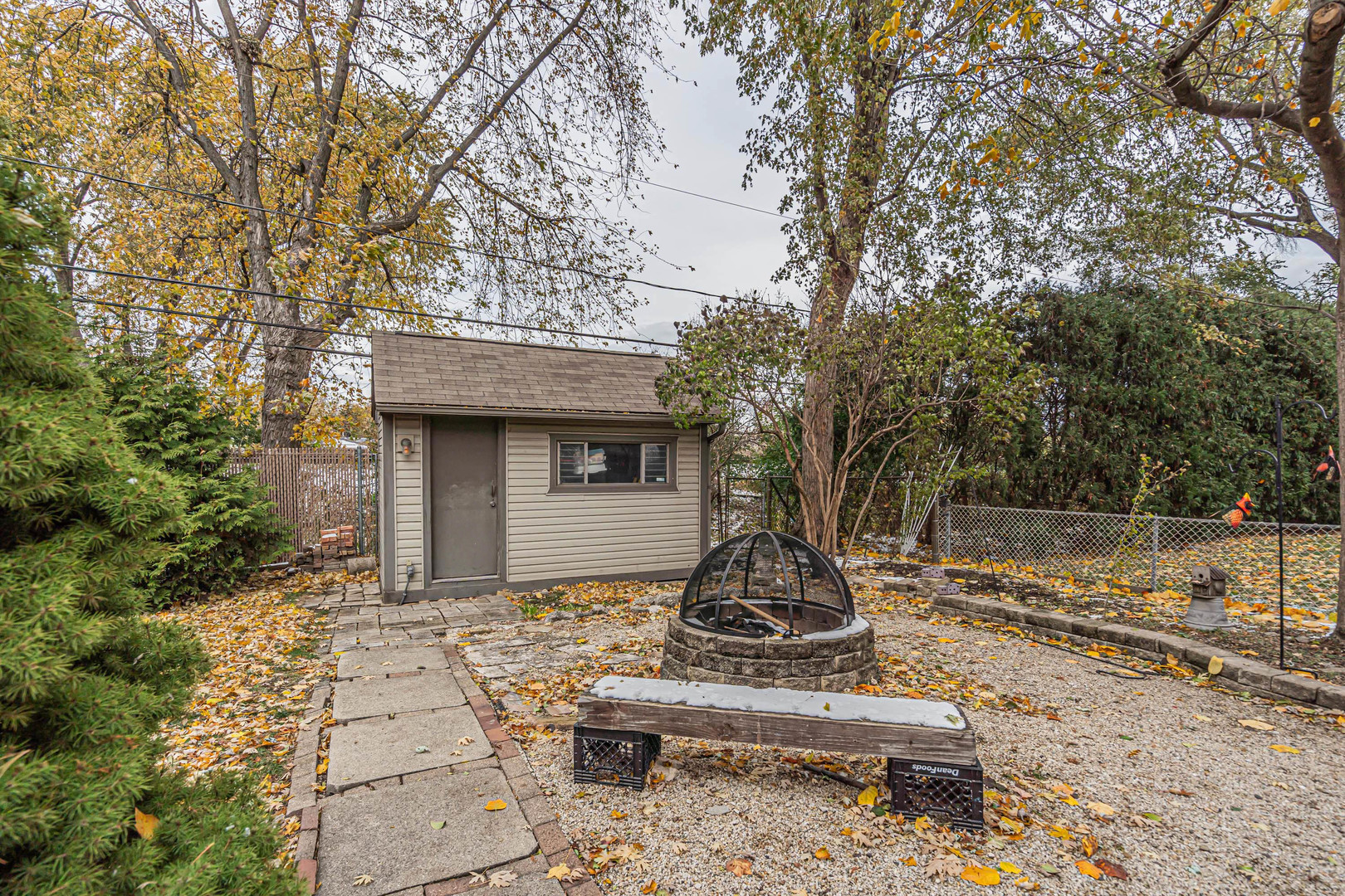 6528 Ridge Drive Chicago Ridge, IL 60415 - Photo 29 of 33 a front view of a house with garden