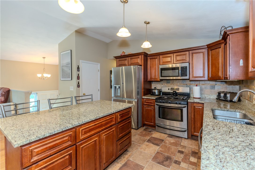 91 Curry Road Cranston, RI 02920 - Photo 11 of 33
