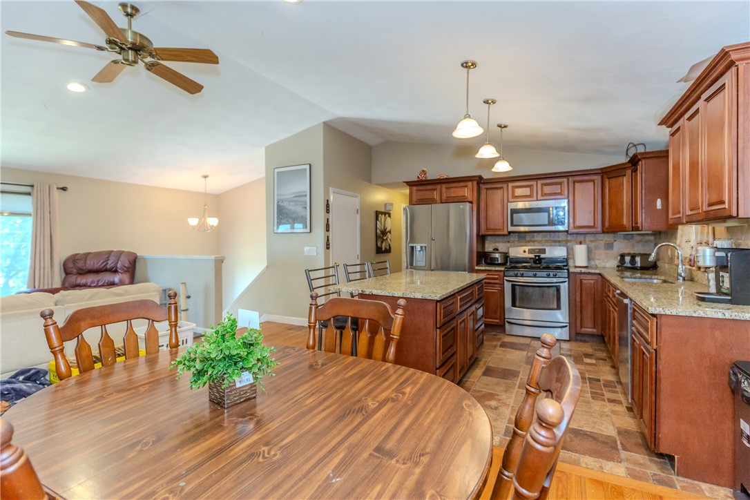 91 Curry Road Cranston, RI 02920 - Photo 7 of 33