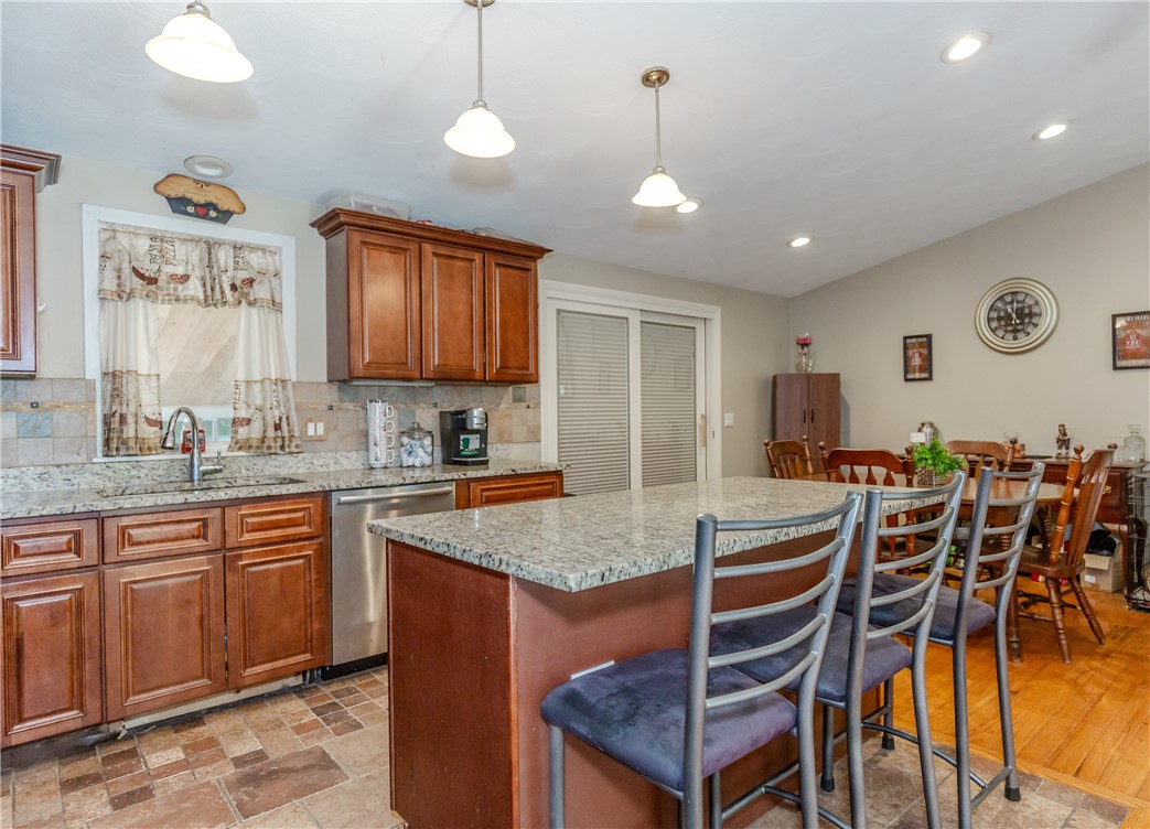 91 Curry Road Cranston, RI 02920 - Photo 8 of 33