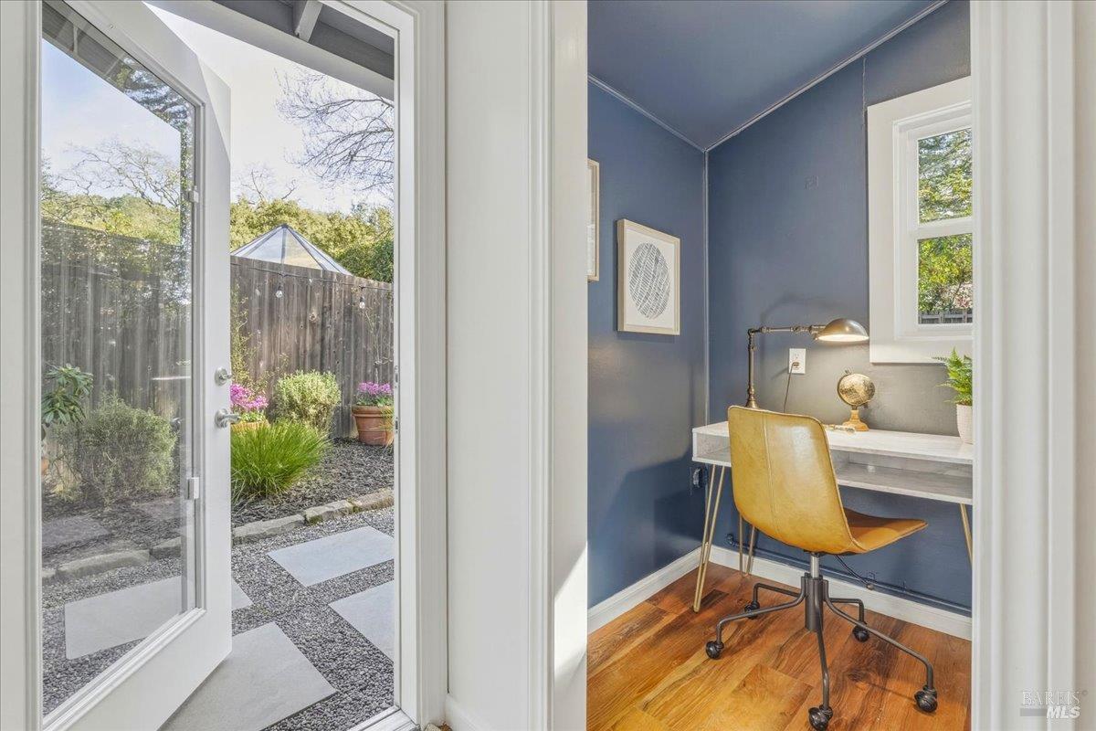 250 Butterfield Road San Anselmo, CA 94960 - Photo 19 of 28 a balcony with table and chairs
