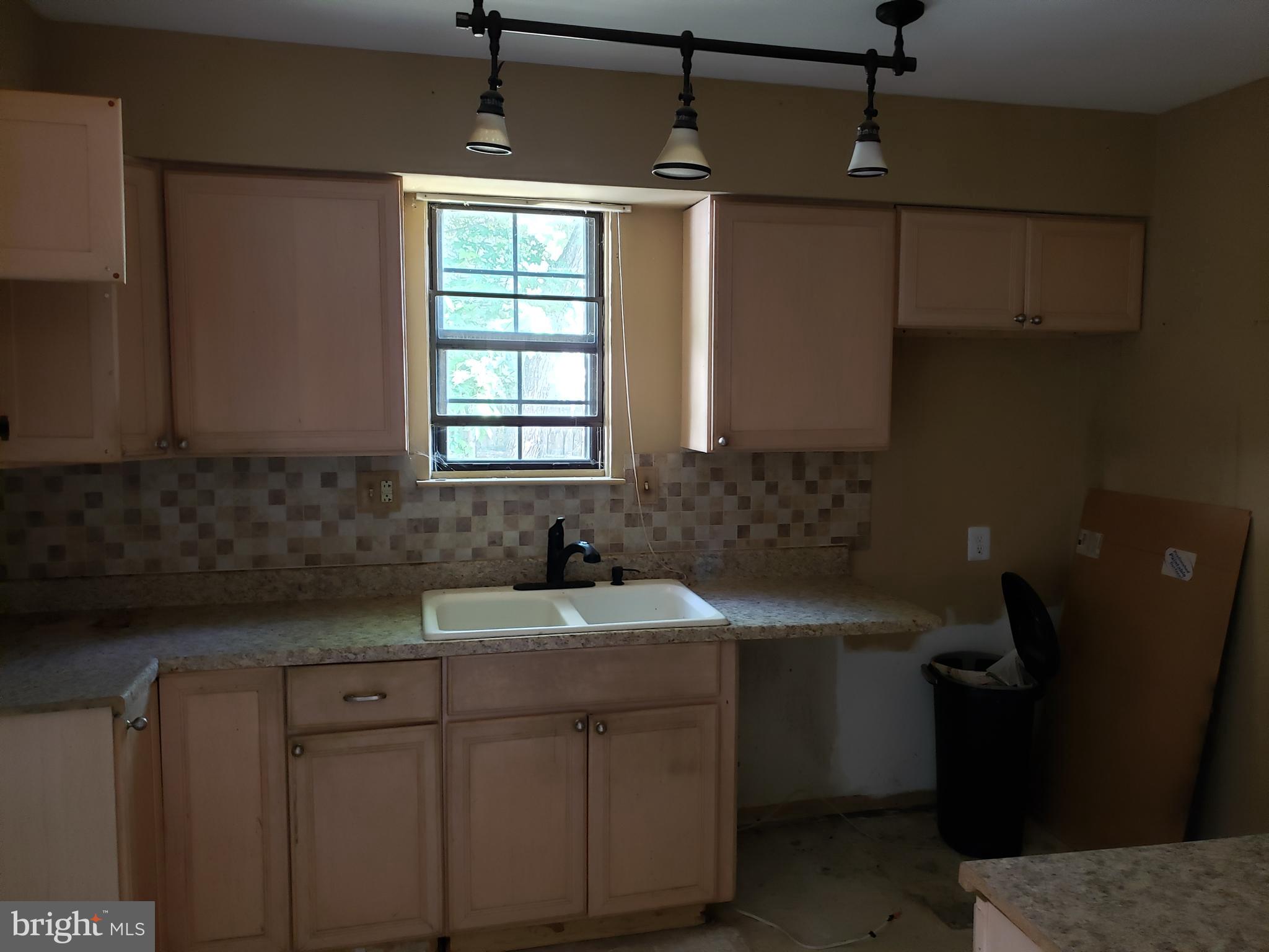 207 Hampshire Road Sicklerville, NJ 08081 - Photo 3 of 13