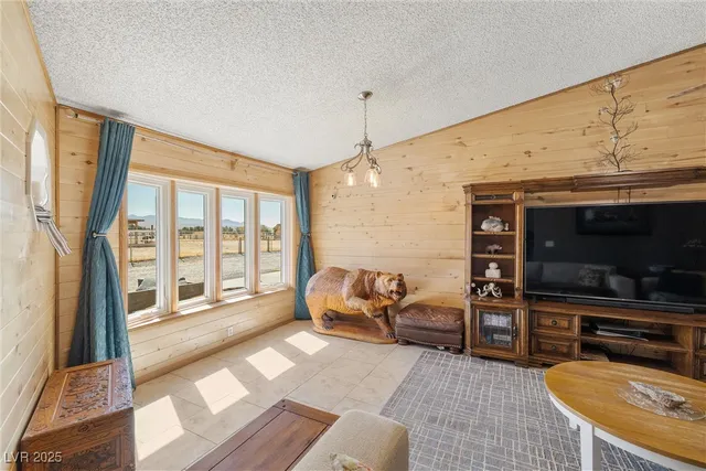 $589,000 | 371 West Nopah Vista Avenue, Pahrump, NV 89060