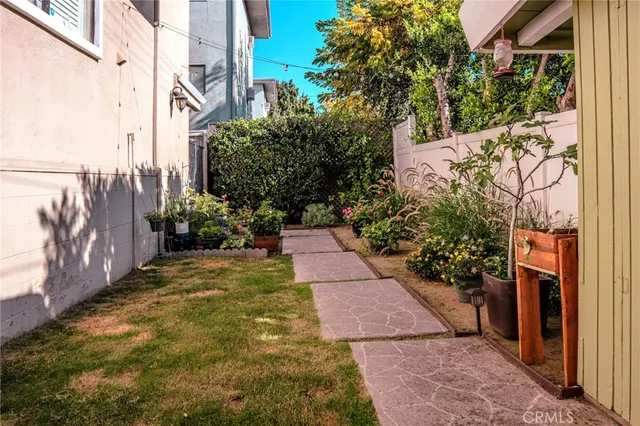 a view of a pathway both side of the house