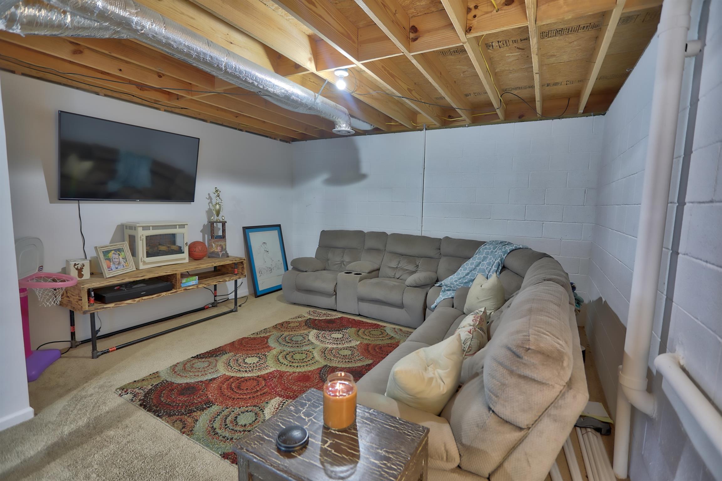 3368 Maxie Jones Road Springfield, TN 37172 - Photo 20 of 27 a living room with furniture and a flat screen tv