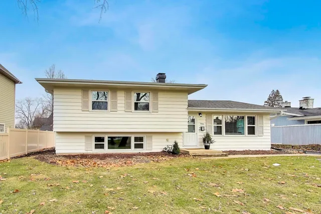 $495,000 | 906 Hickory Lane, Naperville, IL 60540