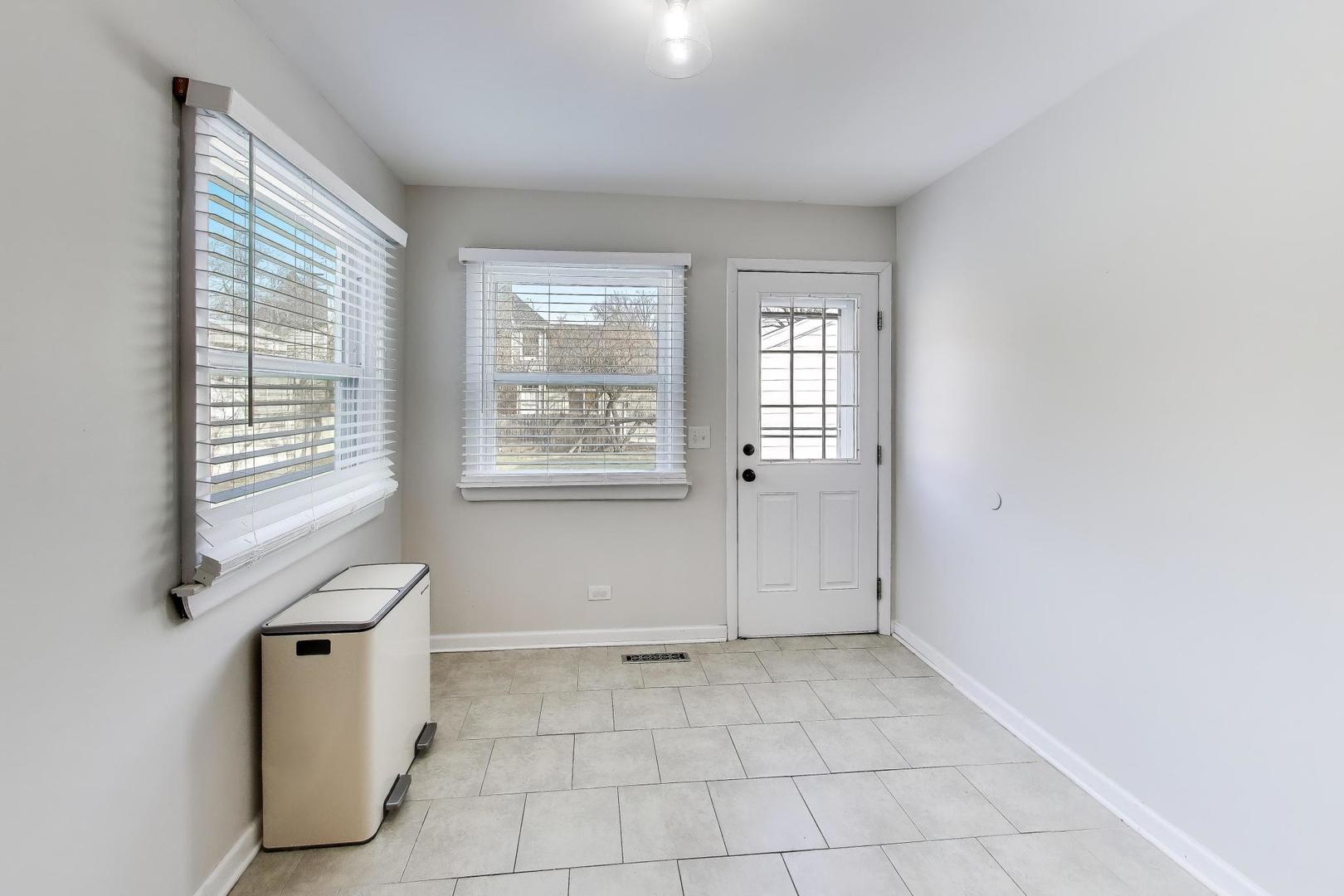906 Hickory Lane Naperville, IL 60540 - Photo 11 of 30 an empty room with windows