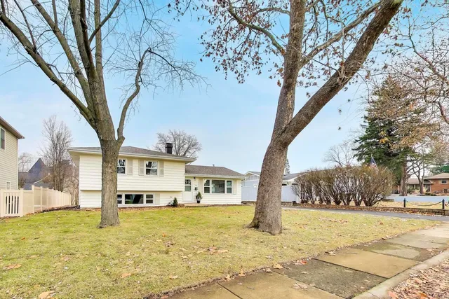 $495,000 | 906 Hickory Lane, Naperville, IL 60540