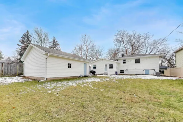 $495,000 | 906 Hickory Lane, Naperville, IL 60540