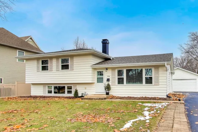 $495,000 | 906 Hickory Lane, Naperville, IL 60540