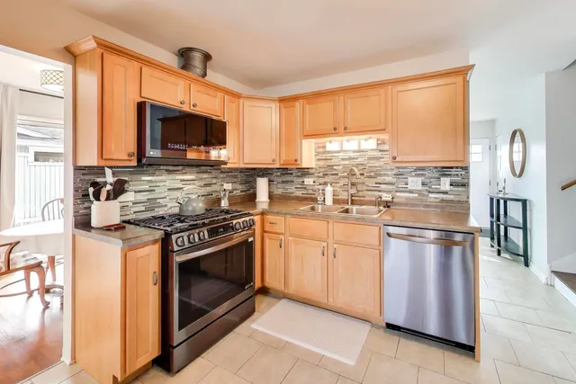 $495,000 | 906 Hickory Lane, Naperville, IL 60540