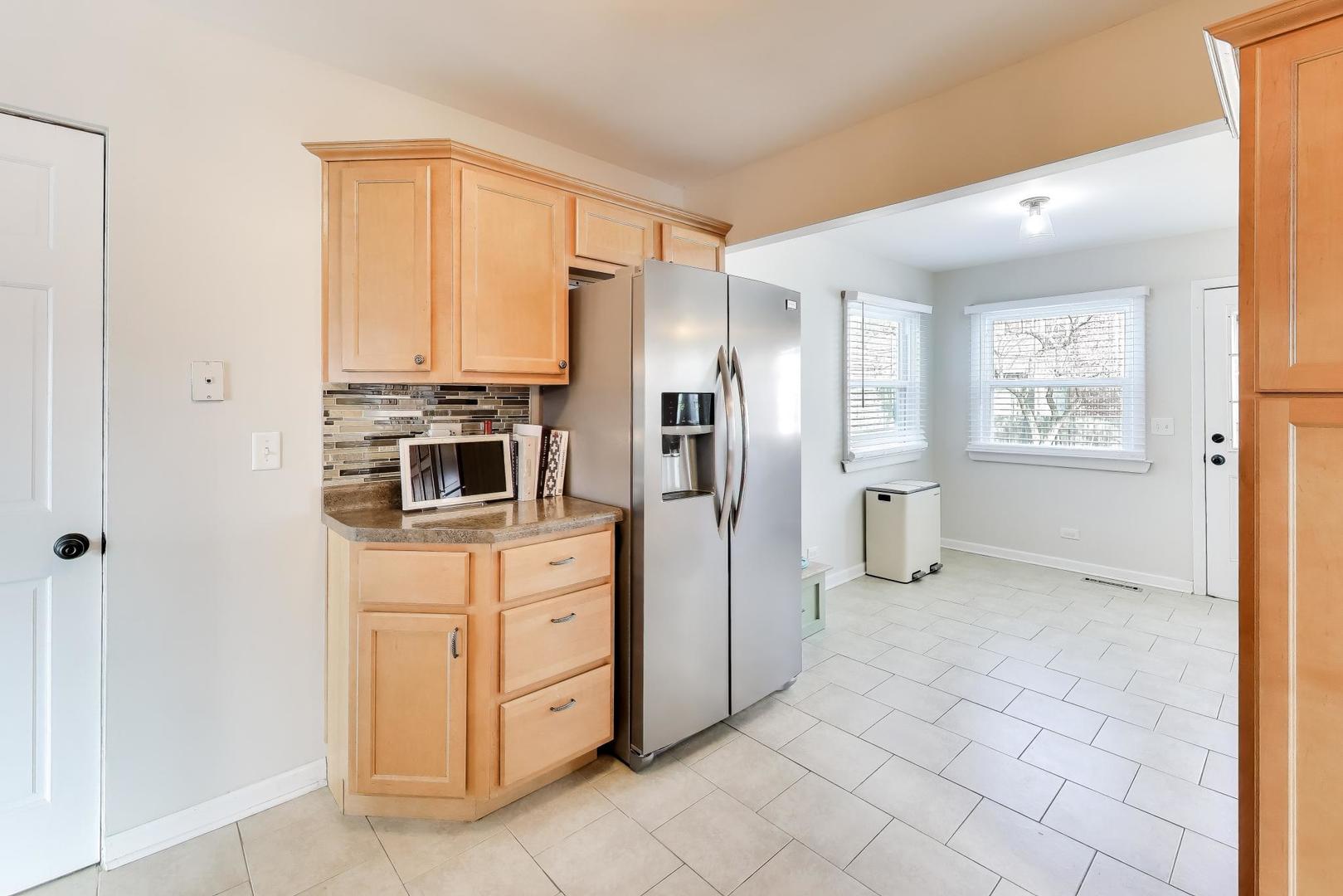 906 Hickory Lane Naperville, IL 60540 - Photo 10 of 30 a kitchen with stainless steel appliances granite countertop a refrigerator and a stove