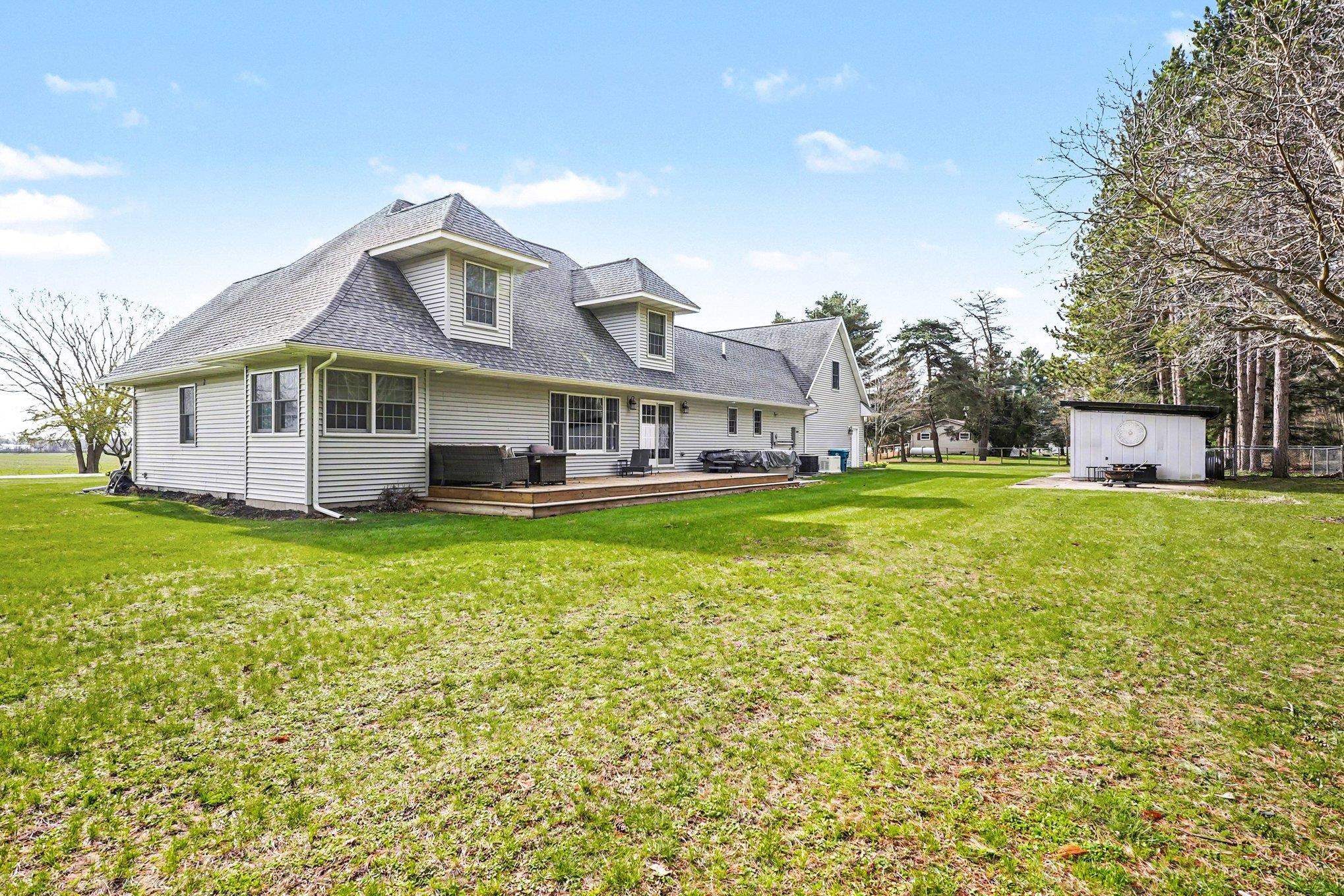 5605 North Shore Road Pinconning, MI 48650 - Photo 3 of 37