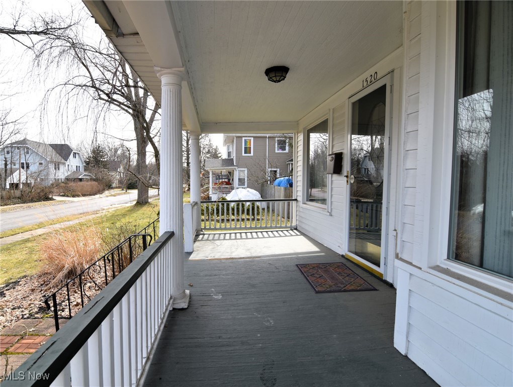 1520 Maple Road Cleveland Heights, OH 44121 - Photo 3 of 45