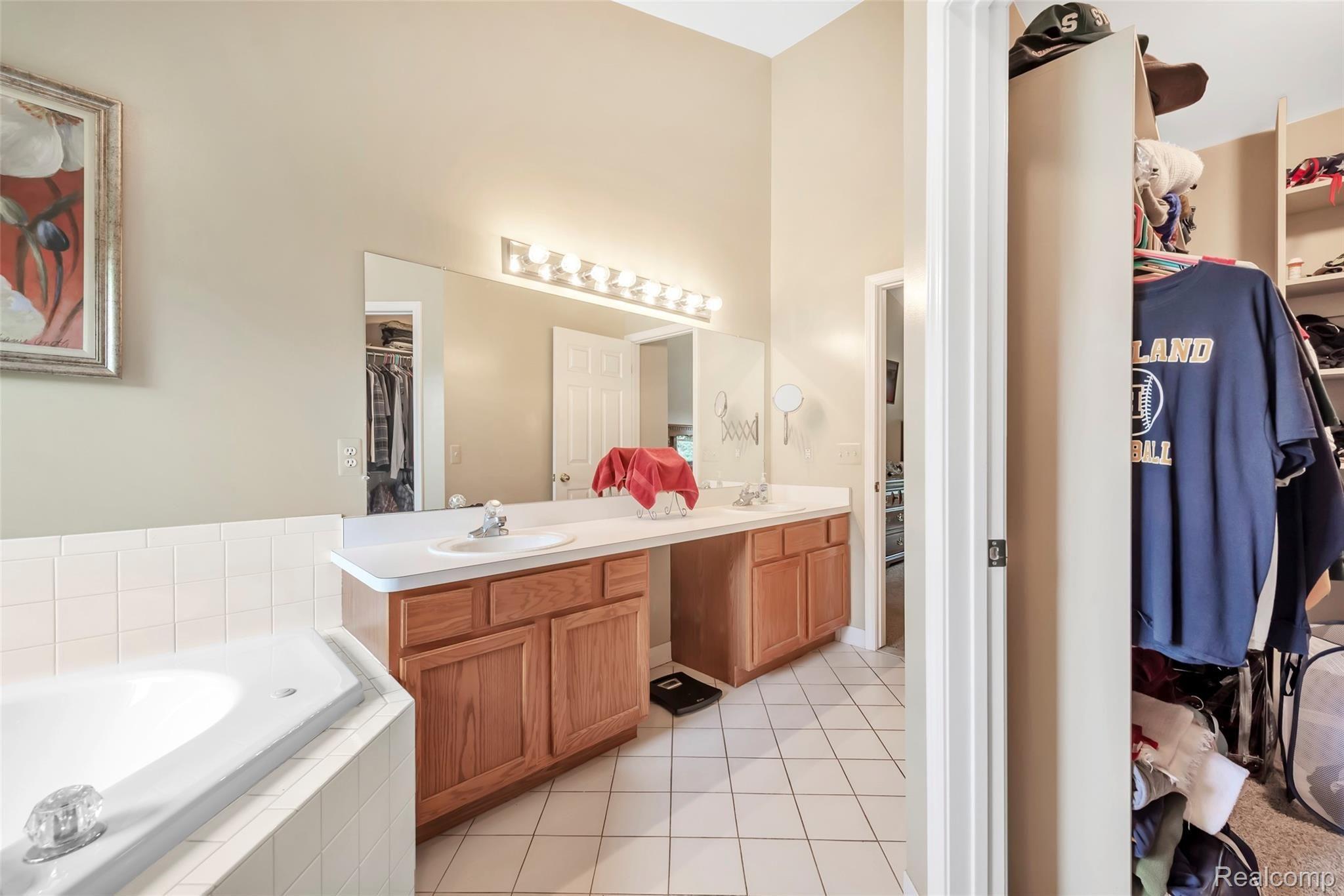 1858 Park Ridge Court Howell, MI 48843 - Photo 24 of 44 Master Bath
