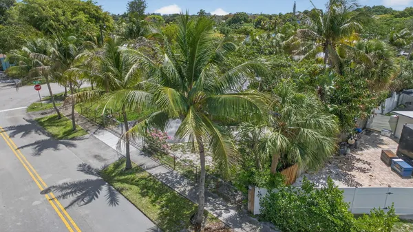 $389,900 | 5265 Northeast 15th Avenue, Pompano Beach, FL 33064