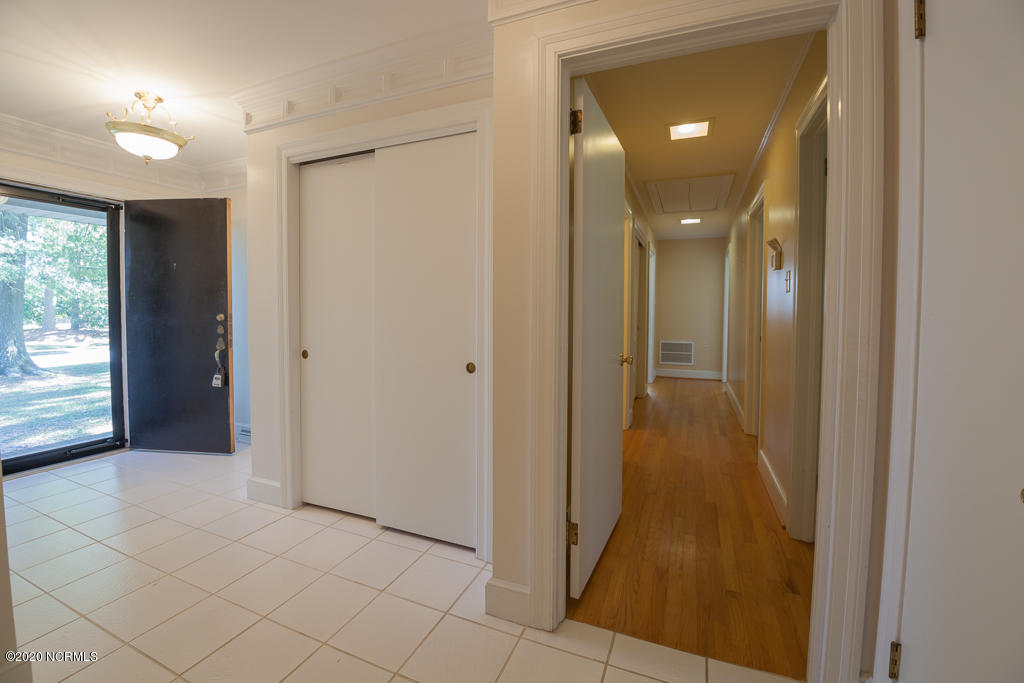 1704 Greenbriar Road Kinston, NC 28501 - Photo 10 of 43 Int (2)