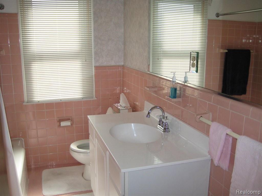 466 Lexington Road Grosse Pointe, MI 48236 - Photo 10 of 16 Picture 2839.jpg
