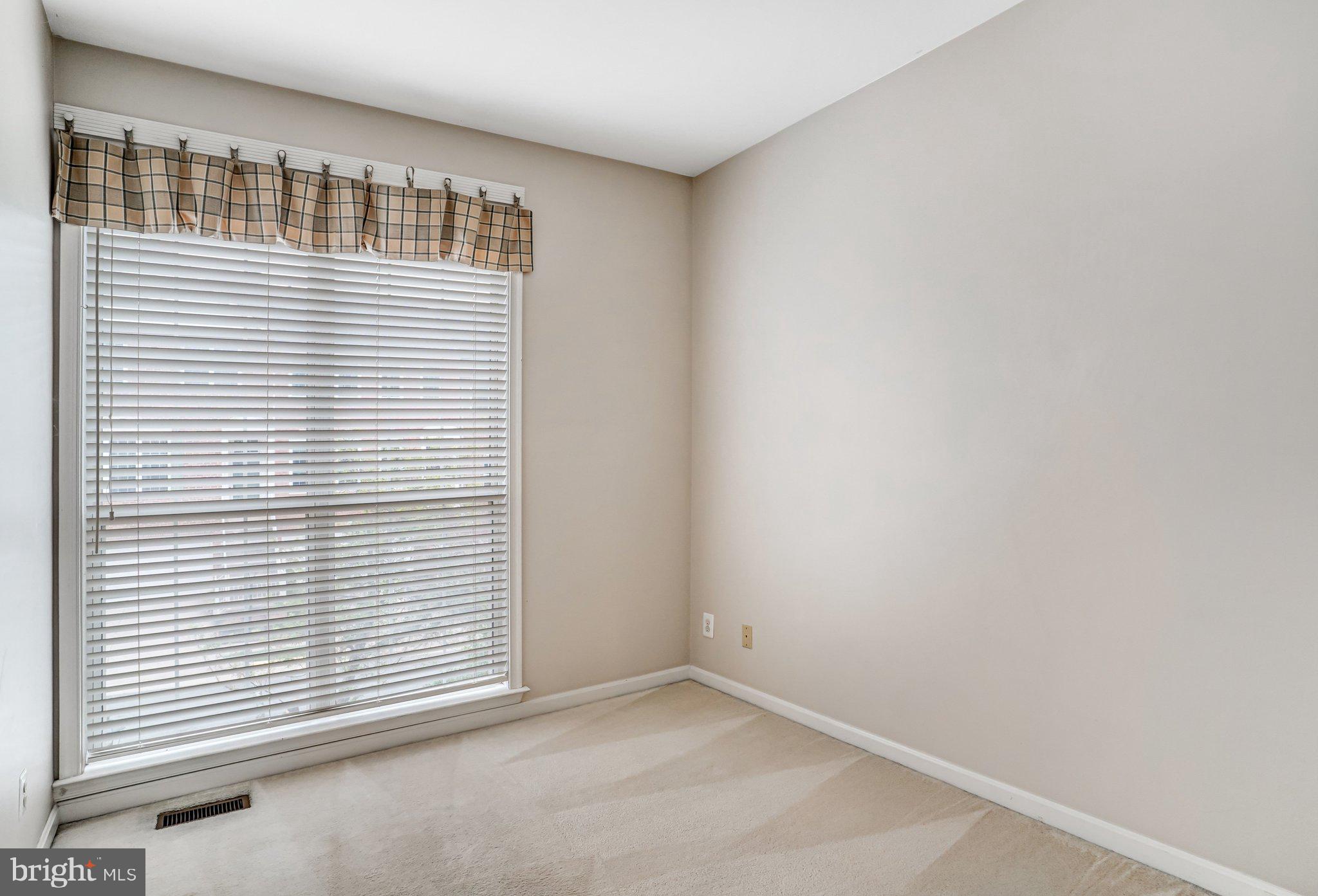 20927 Trinity Square Sterling, VA 20165 - Photo 22 of 47 an empty room with a window