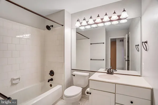 $3,250 | 20927 Trinity Square, Sterling, VA 20165