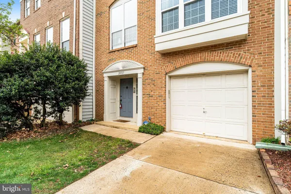 $3,250 | 20927 Trinity Square, Sterling, VA 20165