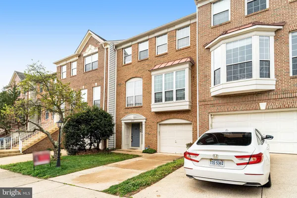 $3,250 | 20927 Trinity Square, Sterling, VA 20165