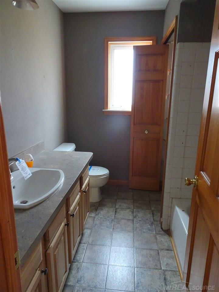 25003 Rubin Road Warren, MI 48089 - Photo 11 of 19 31314463-10.JPG
