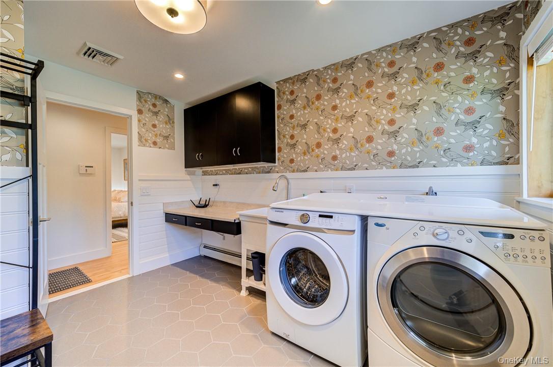 90 Onderdonk Road Warwick, NY 10990 - Photo 17 of 32 High end washer dryer set in this spacious mud room.