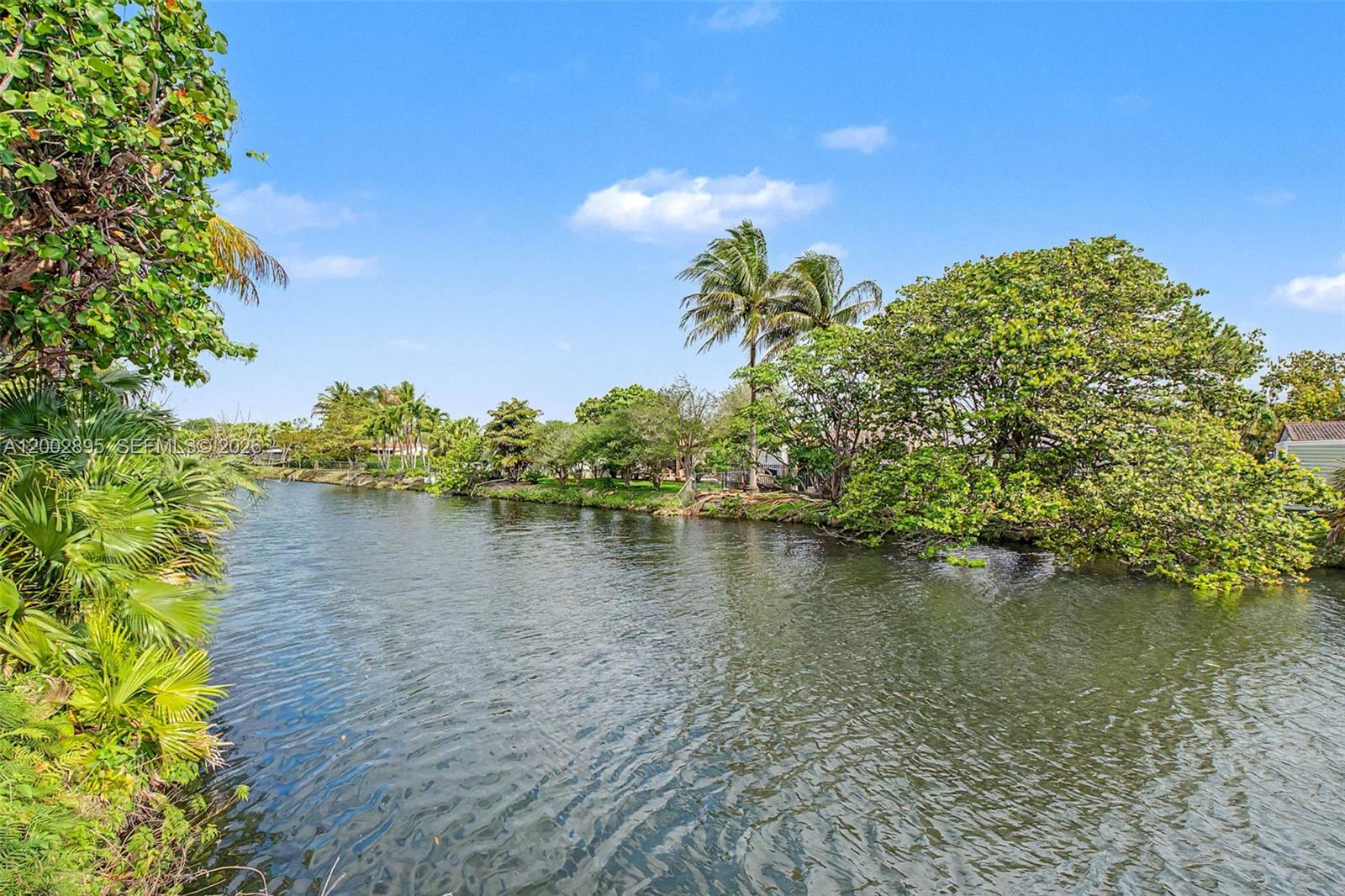 10841 Southwest 68th Drive Miami, FL 33173 - Photo 3 of 24