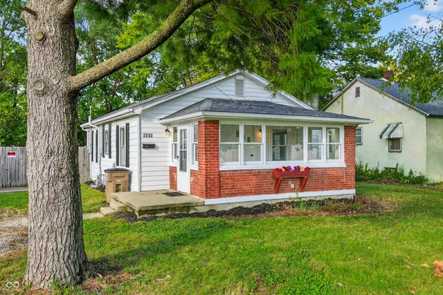 $162,000 | 2212 Mapleton Court, Columbus, IN 47201
