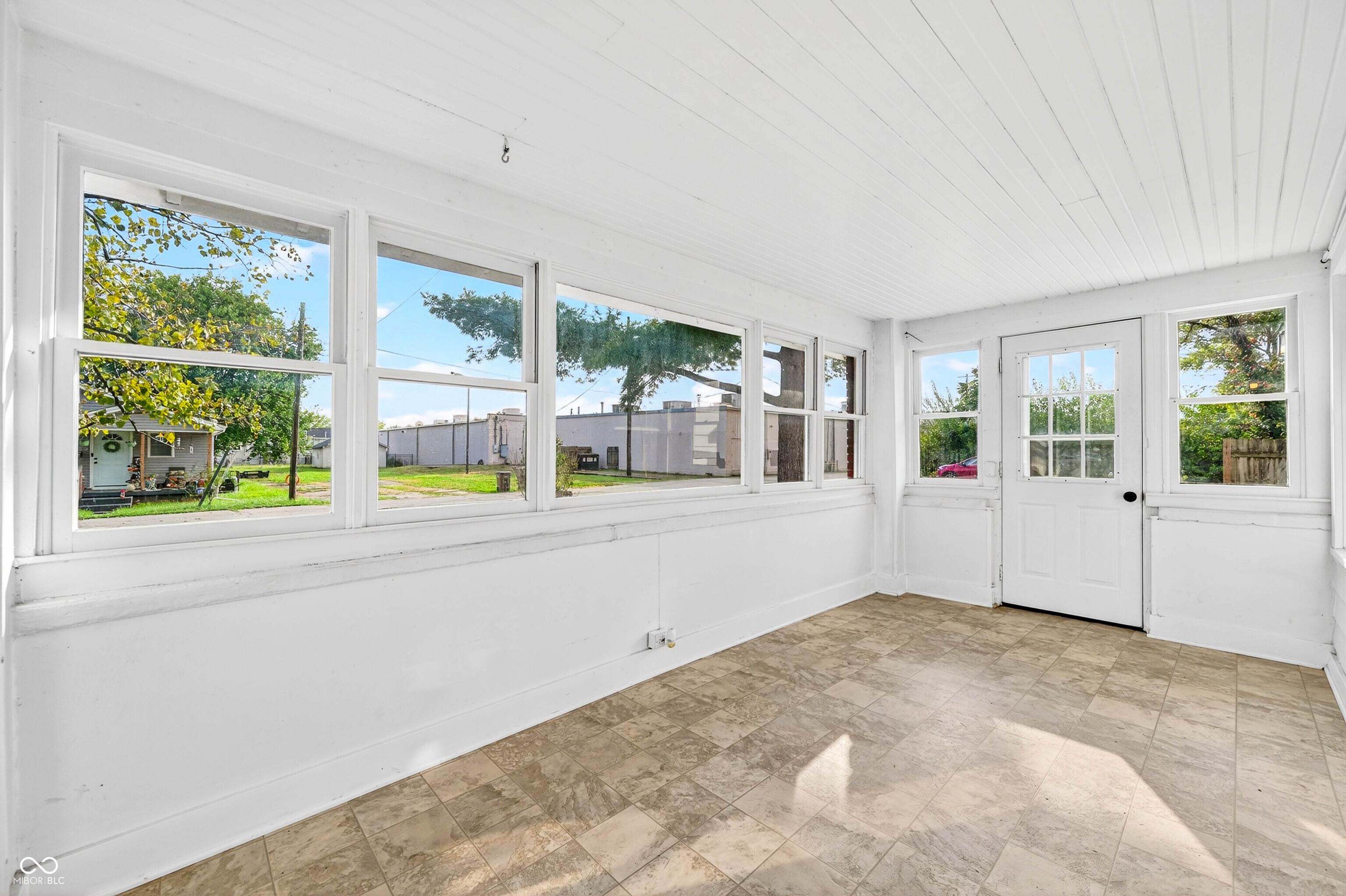 2212 Mapleton Court Columbus, IN 47201 - Photo 9 of 38