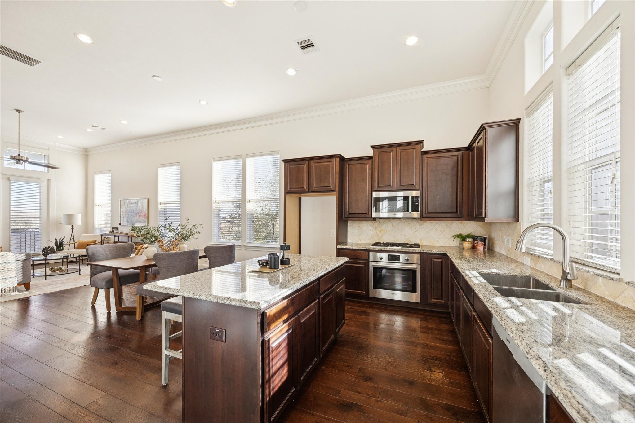 9682 Knight Road Houston, TX 77045 - Photo 5 of 19 KITCHEN - Beautiful kitchen with granite countertops, stainless appliances and wood floors.