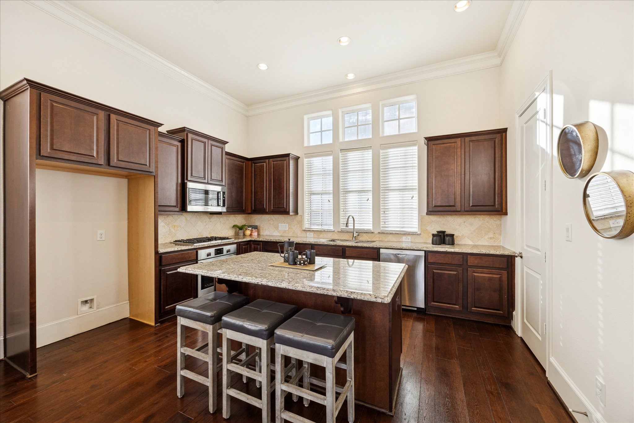9682 Knight Road Houston, TX 77045 - Photo 6 of 19 KITCHEN II - Tons of storage with a spacious pantry.