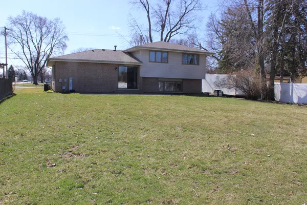 $369,900 | 4432 West 143rd Street, Crestwood, IL 60418