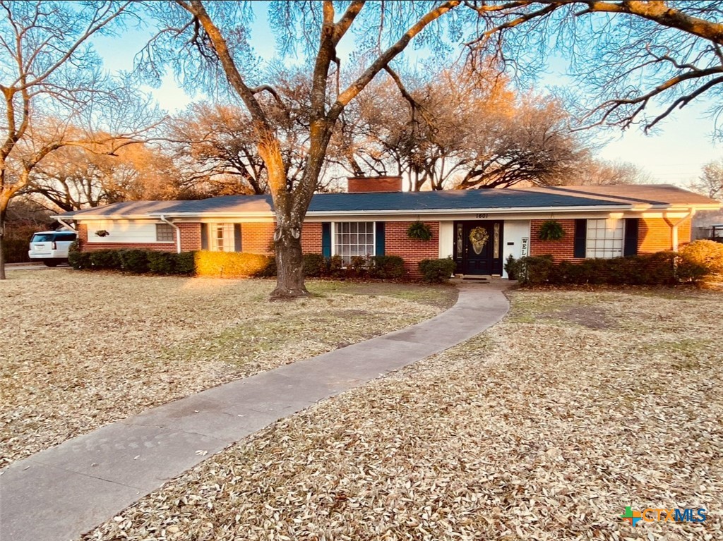 1601 North 15th Street Temple, TX 76501 - Photo 4 of 18 Front Fall View