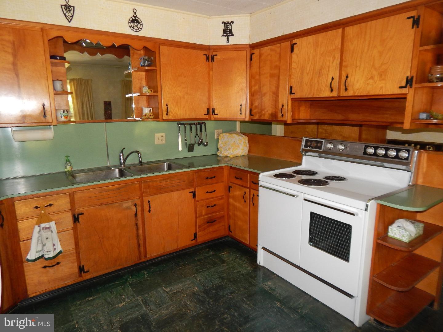 1563 County Line Road Gilbertsville, PA 19525 - Photo 11 of 20 Gallery Image 11